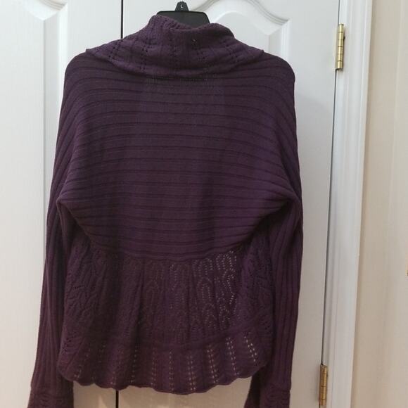 Kenar Sweater/ Cardigan - Picture 6 of 8